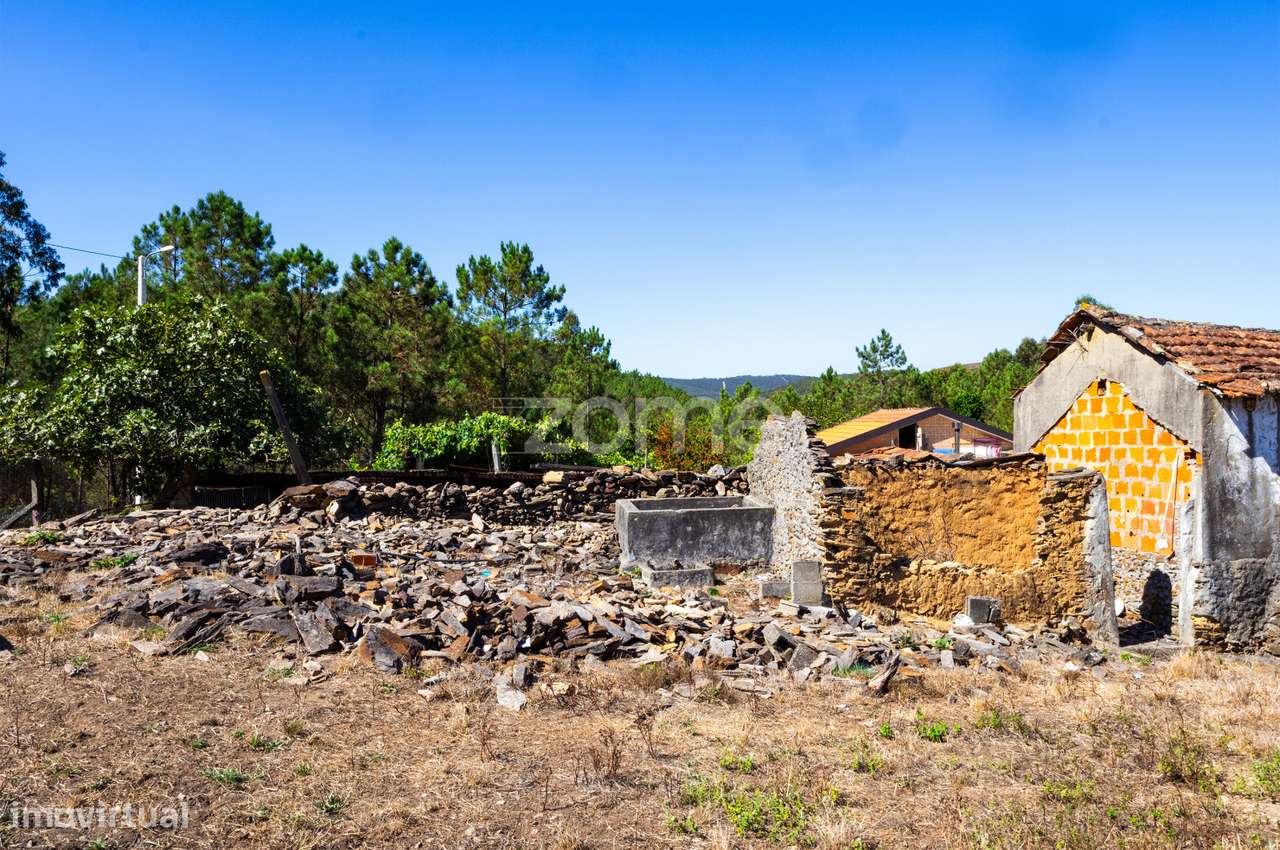 Moradia T3 para restauro em Lagares-Penafiel - Grande imagem: 1/25