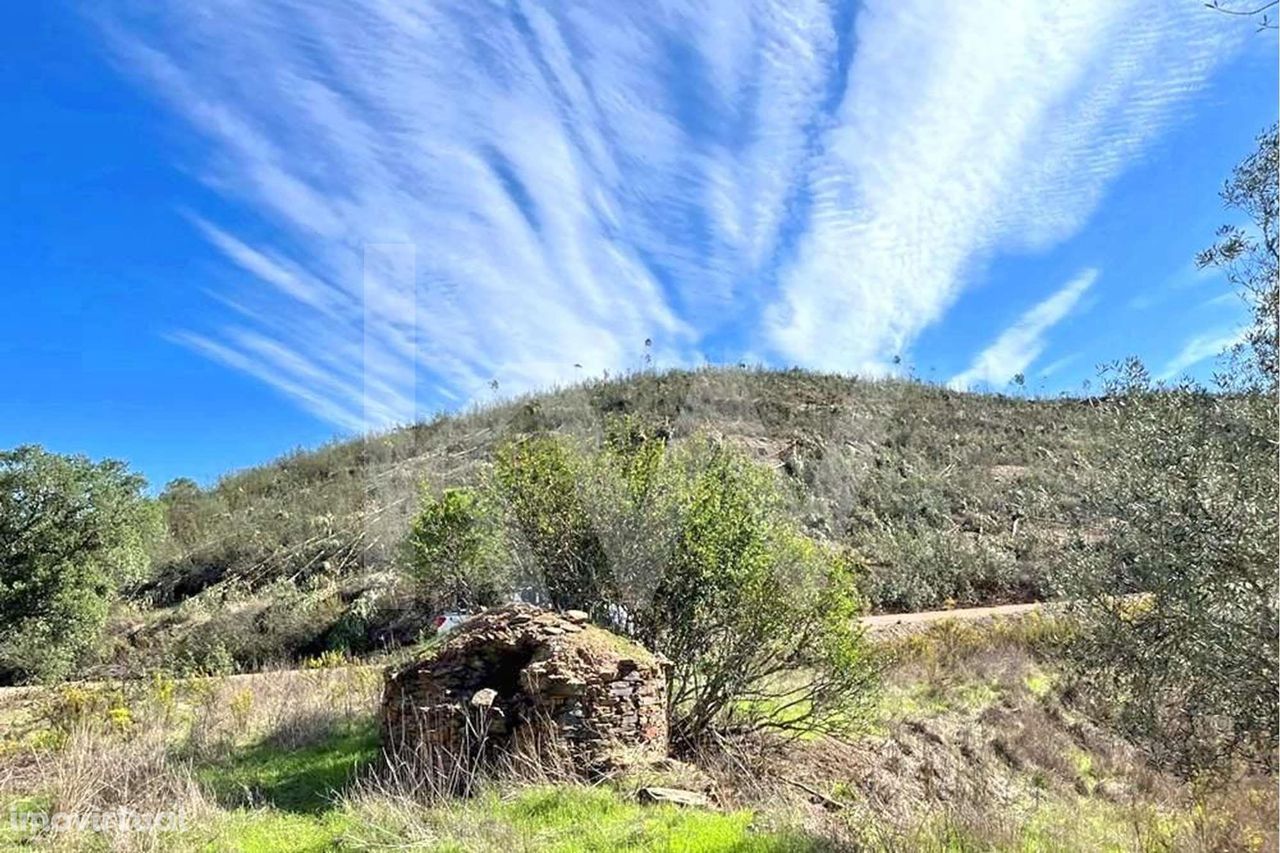 Terreno com 344 375m2 e Ruína  | localizado perto do Rio Torto  | Sant