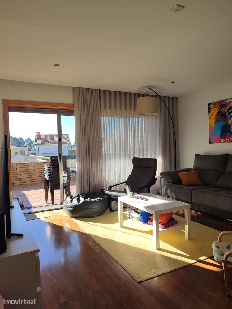 Moradia T4(2 suites) + escritório, cond.fechado à Estrada Nacional N.1-10