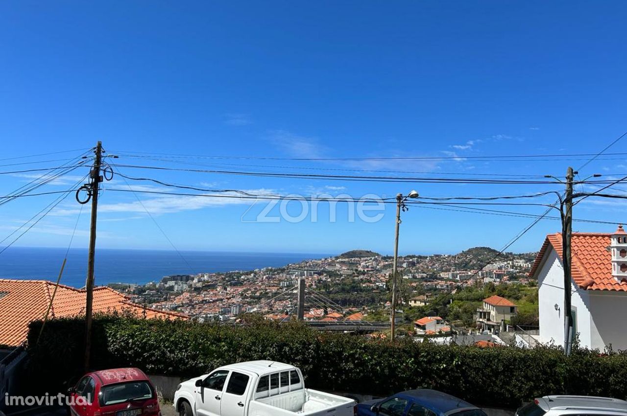 Apartamento T3 Renovado em Santa Luzia, Funchal