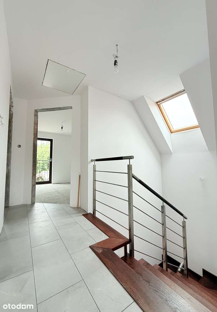 Przytulny dom z dużą działką w Klaudynie – idealny na rodzinne życie-10