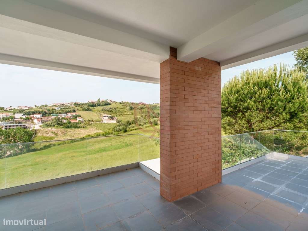 Moradia Isolada T4 Contemporânea com Jardim e Acabamentos Premium -...-21