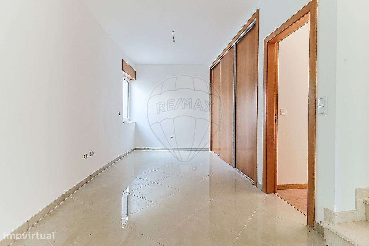 Venda de Moradia T4 + 1 em São Martinho do Bispo, Coimbra - Grande imagem: 4/13