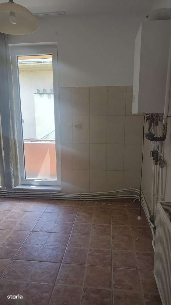 De vanzare apartament 2 camere,zona Petrom,str.Mihai Eminescu-3