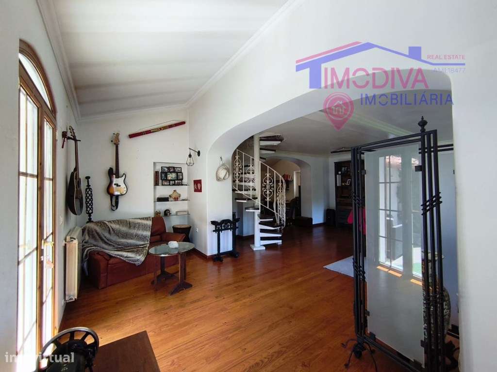 Propriedade com moradia, anexo, piscina e terreno com mais 2 ha-42