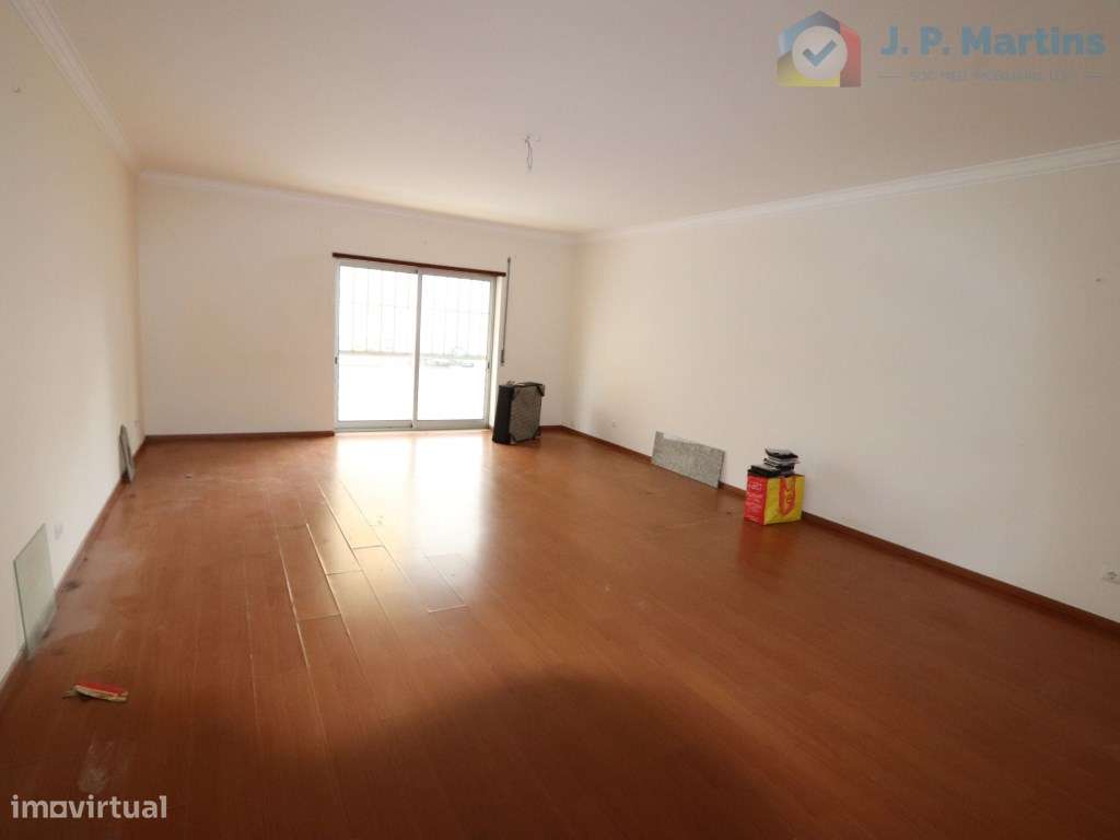 Apartamento T4 c/ varanda, Alto do Seixalinho, Barreiro-1