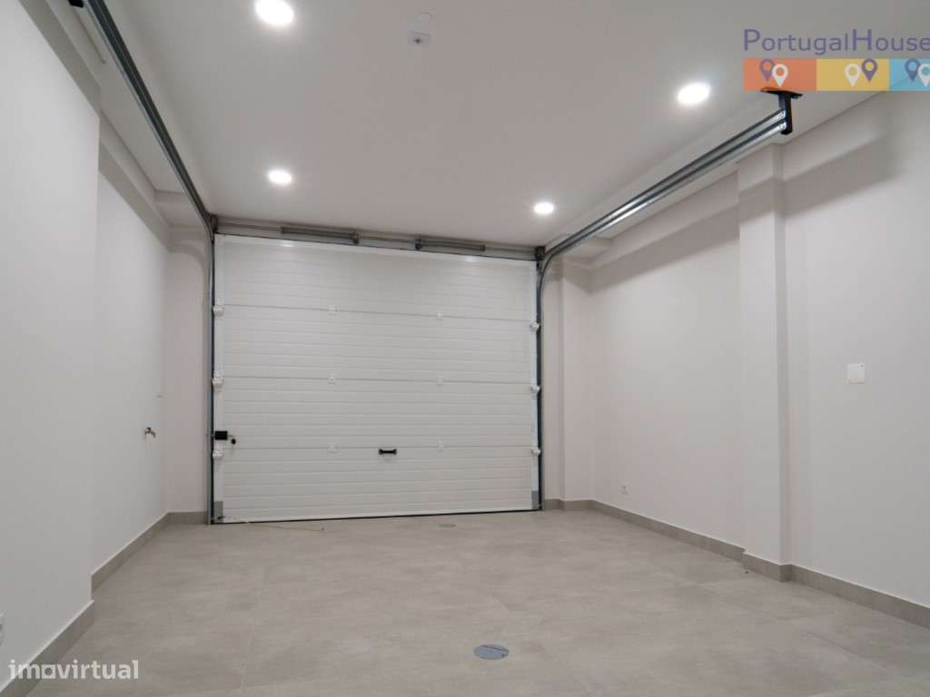 Vivenda T4+1 na praia do Areal com piscina.-35