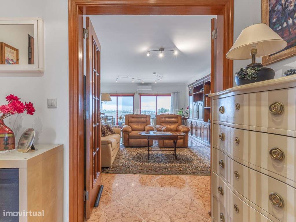 T3 luminoso com duas varandas, estacionamento e arrecadação - junto... - Grande imagem: 5/34