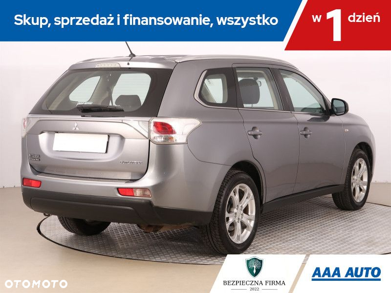 Mitsubishi Outlander - 6