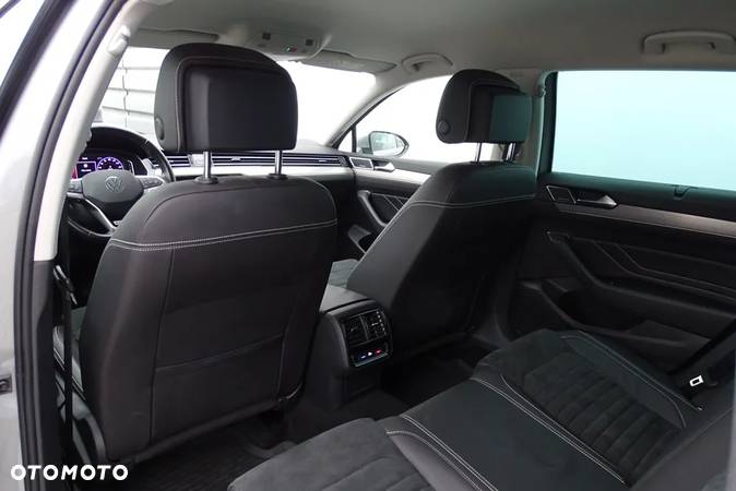 Volkswagen Passat Variant 2.0 TDI SCR DSG 4Motion Elegance - 26