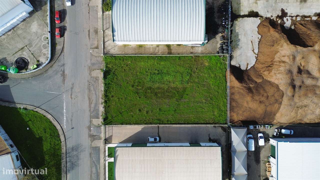 Terreno urbano com 1115 m2 situado no Parque de Empresas em Ferreira d - Grande imagem: 4/24