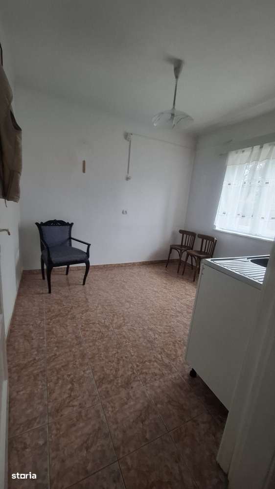 Spațiu cu potențial dublu: locuință sau sediu!-3