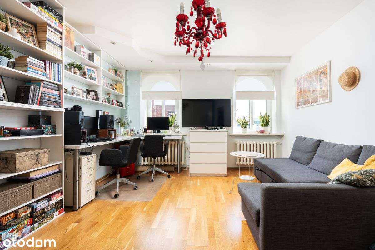 Przestronna kawalerka przy Placu Konesera-3