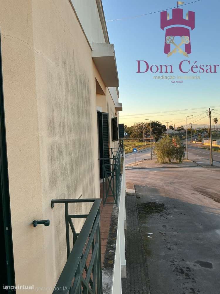 Moradia T4  R/C - 1º Andar em Foros de Salvaterra-8