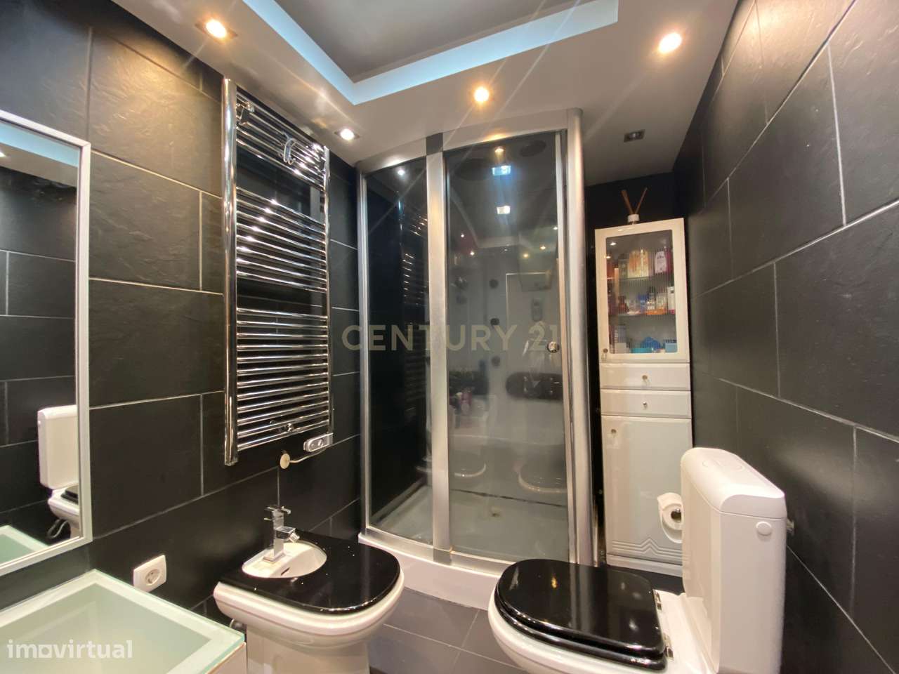 Apartamento T3 em Almada, numa zona tranquila e perto do centro-16