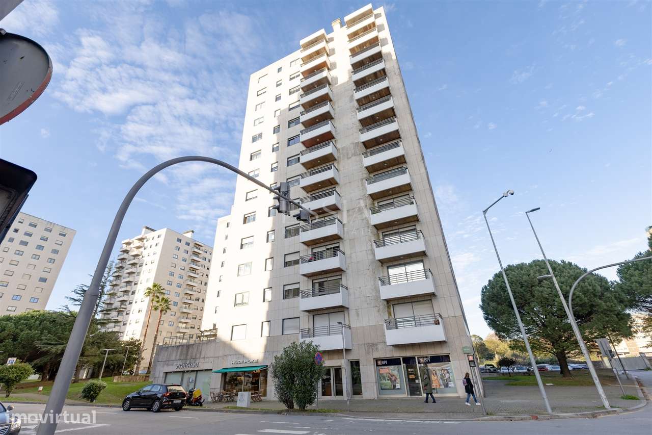 T3+1 com Varanda, 2 Lugares de garagem e Layout Personalizado, Ramalde-34