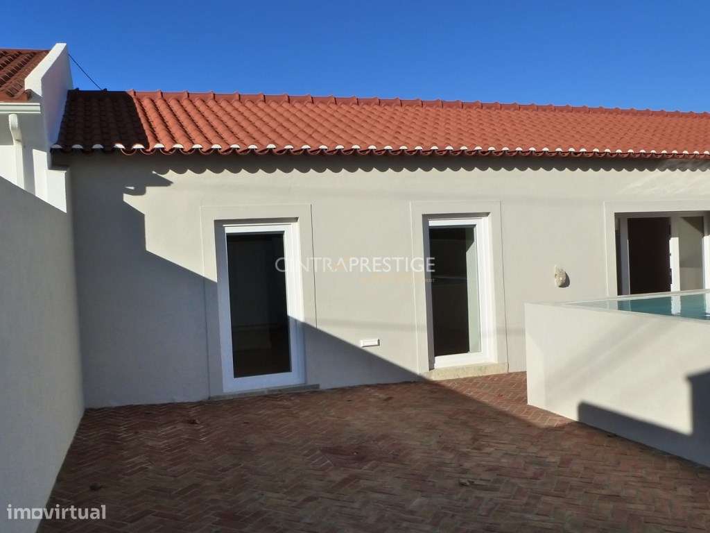 Moradia T2 totalmente recuperada em Almoçageme-32