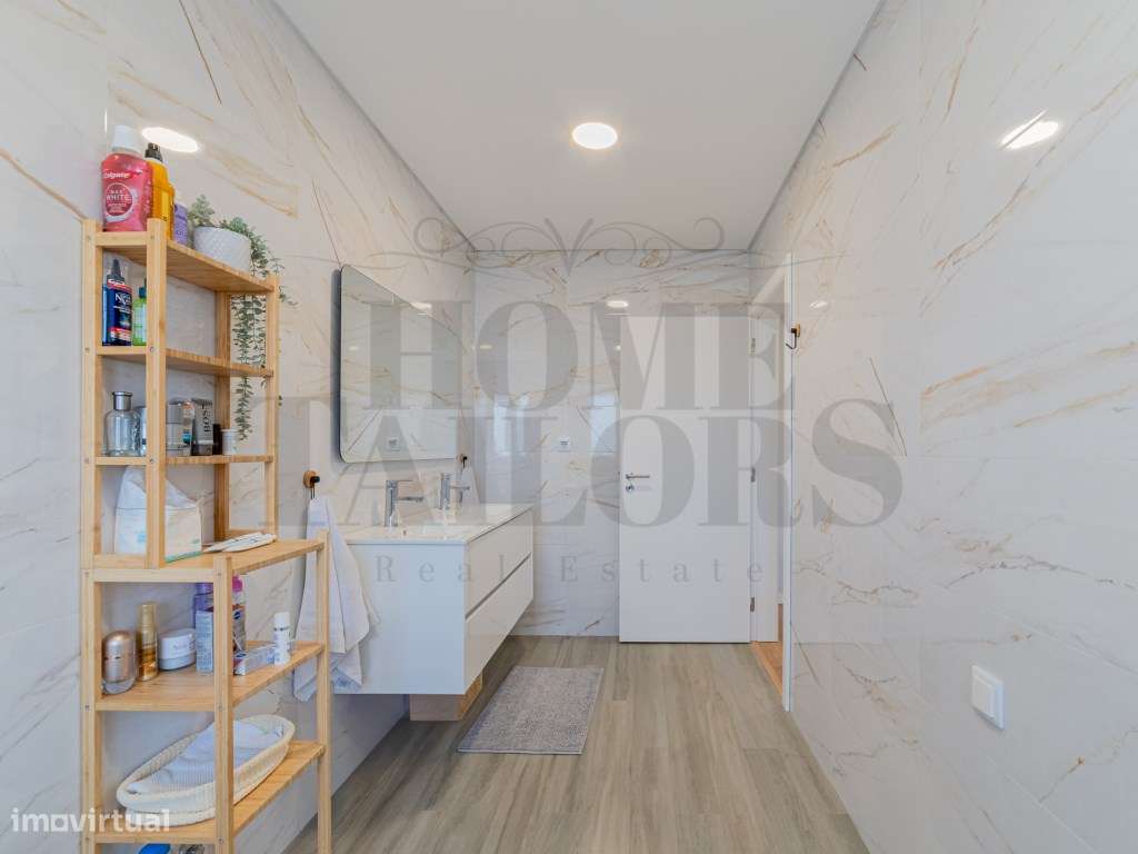 Moradia T3 em Caneças, com excelente jardim e garagem-23