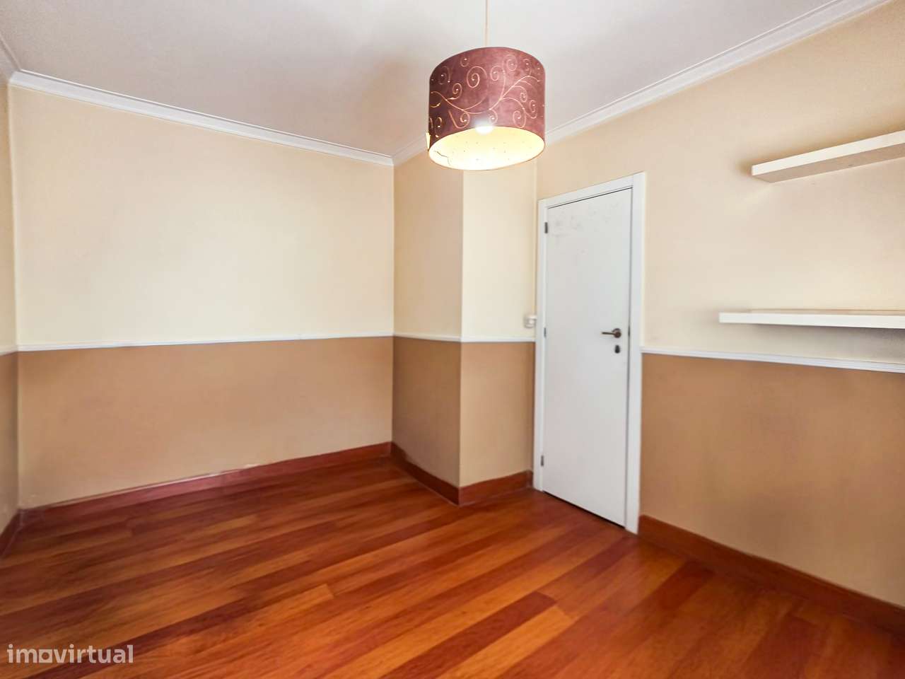 Moradia Isolada T4 com um Quarto no R/C-13