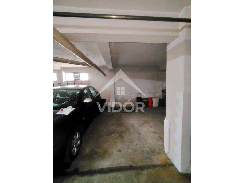 Garagem na Rua Camilo Pessanha - Montes Burgos - Grande imagem: 2/3