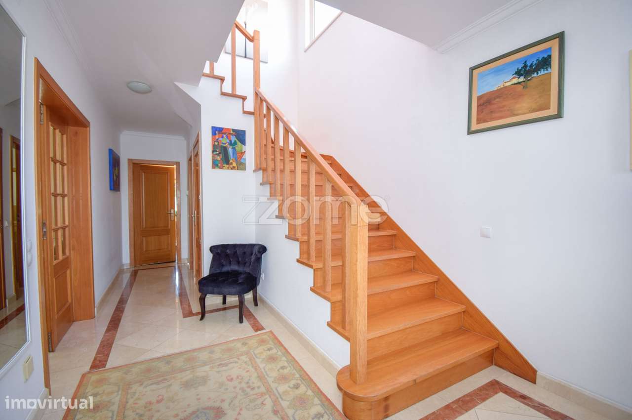 Moradia T4 Isolada com Piscina na Aldeia de Juzo – Cascais - Grande imagem: 3/53