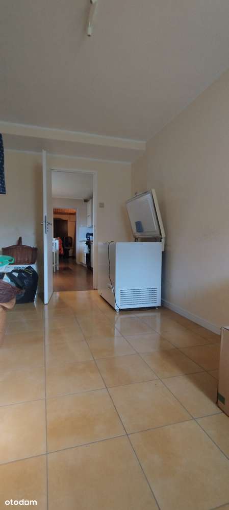 Przestronny z zadbanymi wnętrzami + zabudowania-4