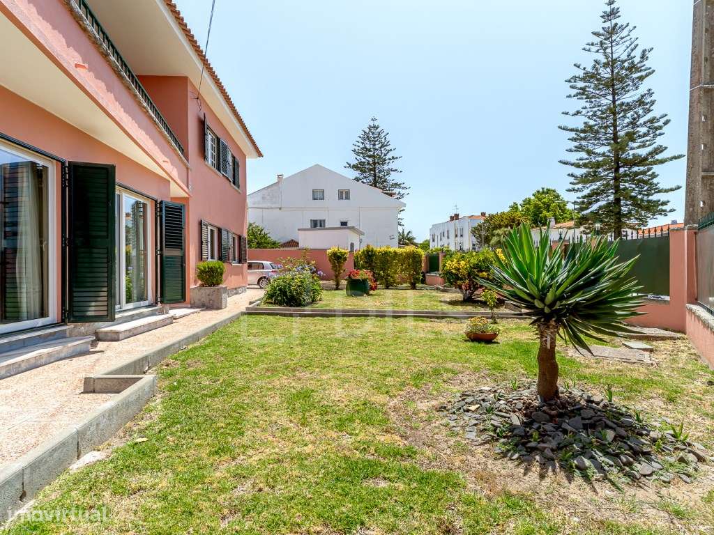 Moradia T8 isolada, com jardim e piscina no centro da Parede-5