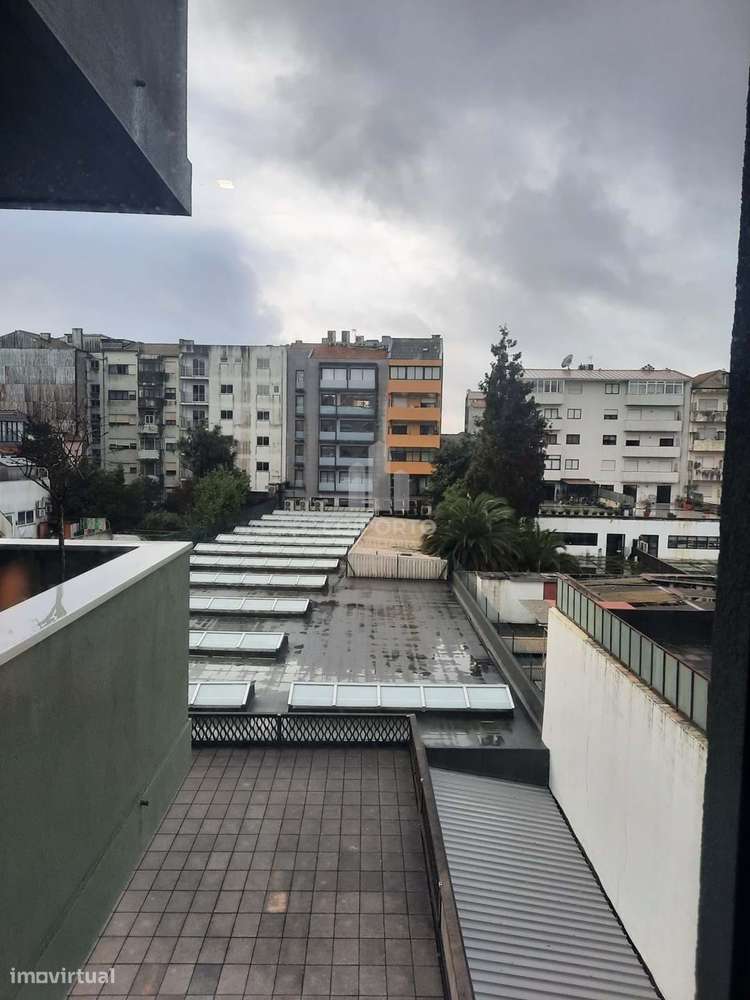 T2 COM GARAGEM E VARANDA   NO PORTO-33