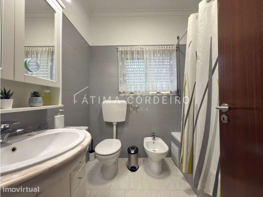 Moradia Isolada T5 em Lote de 375m² Excelente Estado - Sobreda-22