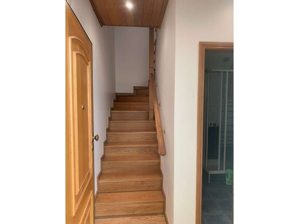 T3 Duplex com Garagem box, Terraços, Suite - Seminovo-11
