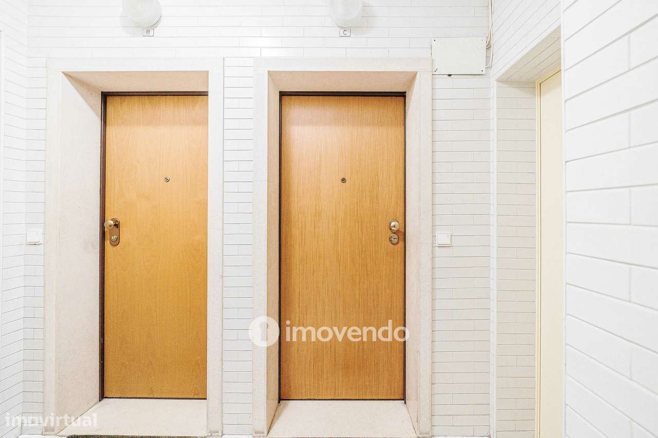 Apartamento T3, com garagem e arrecadação, na Ramada-41