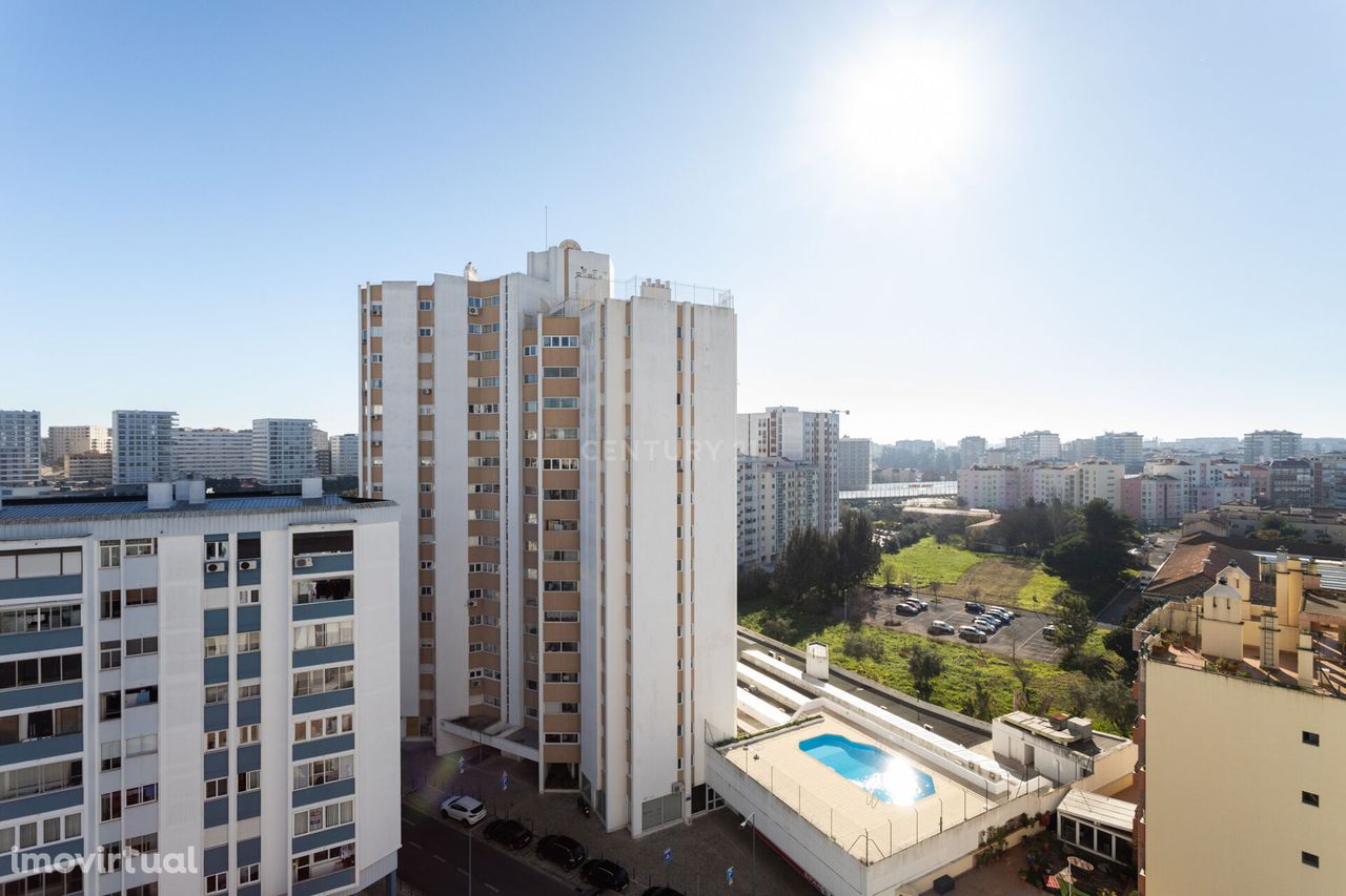 Apartamento T3 para arrendar em condomínio com court de ténis, piscina