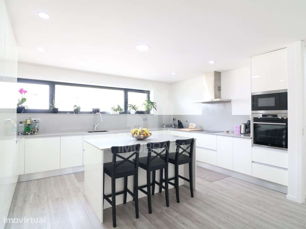 Venda Moradia Banda T3, em Esporões, Braga-17