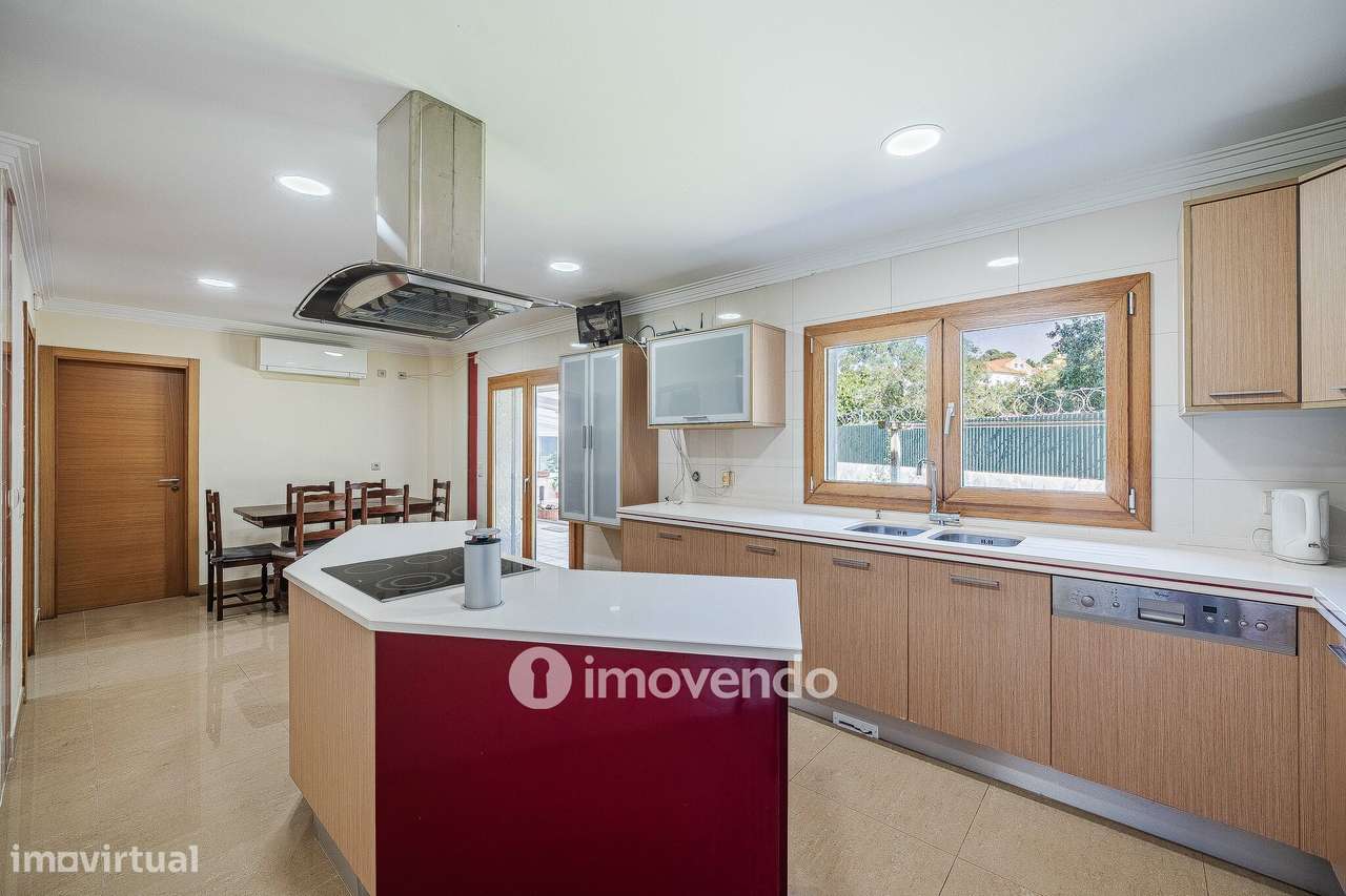 Moradia T4, com condomínio com piscina, em Almargem do Bispo-22
