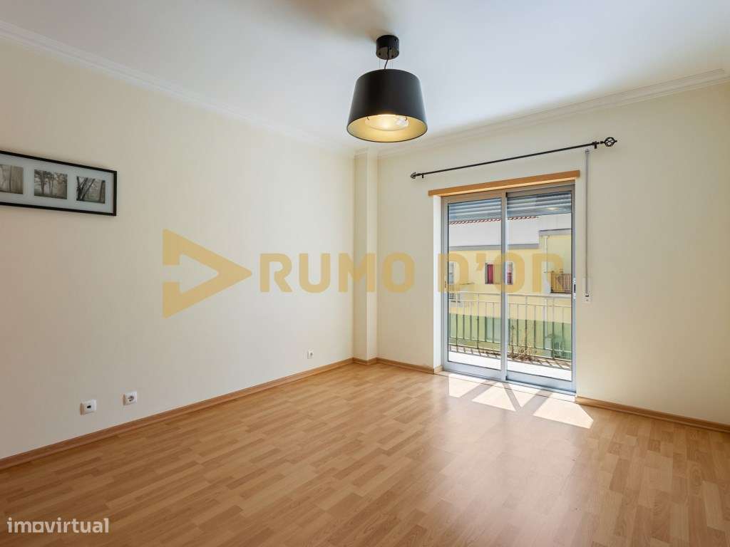 Apartamento T2 com Garagem para 2 Carros em Barnabé - Alenquer-11