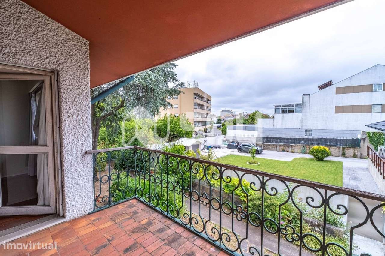Casa Senhorial T7 num Lote de 3.320m² em Leça do Balio com-22