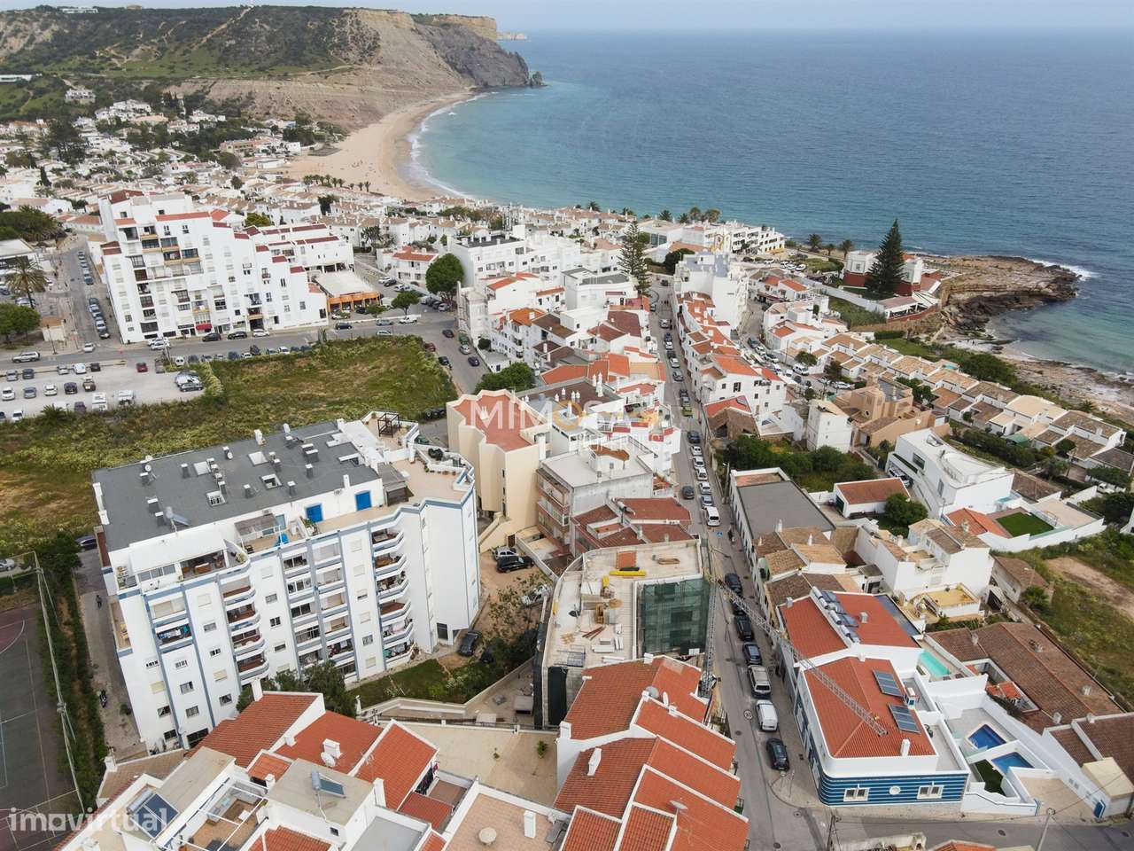 Edifício de 6 T1 com Piscina na Praia da Luz - Grande imagem: 2/9