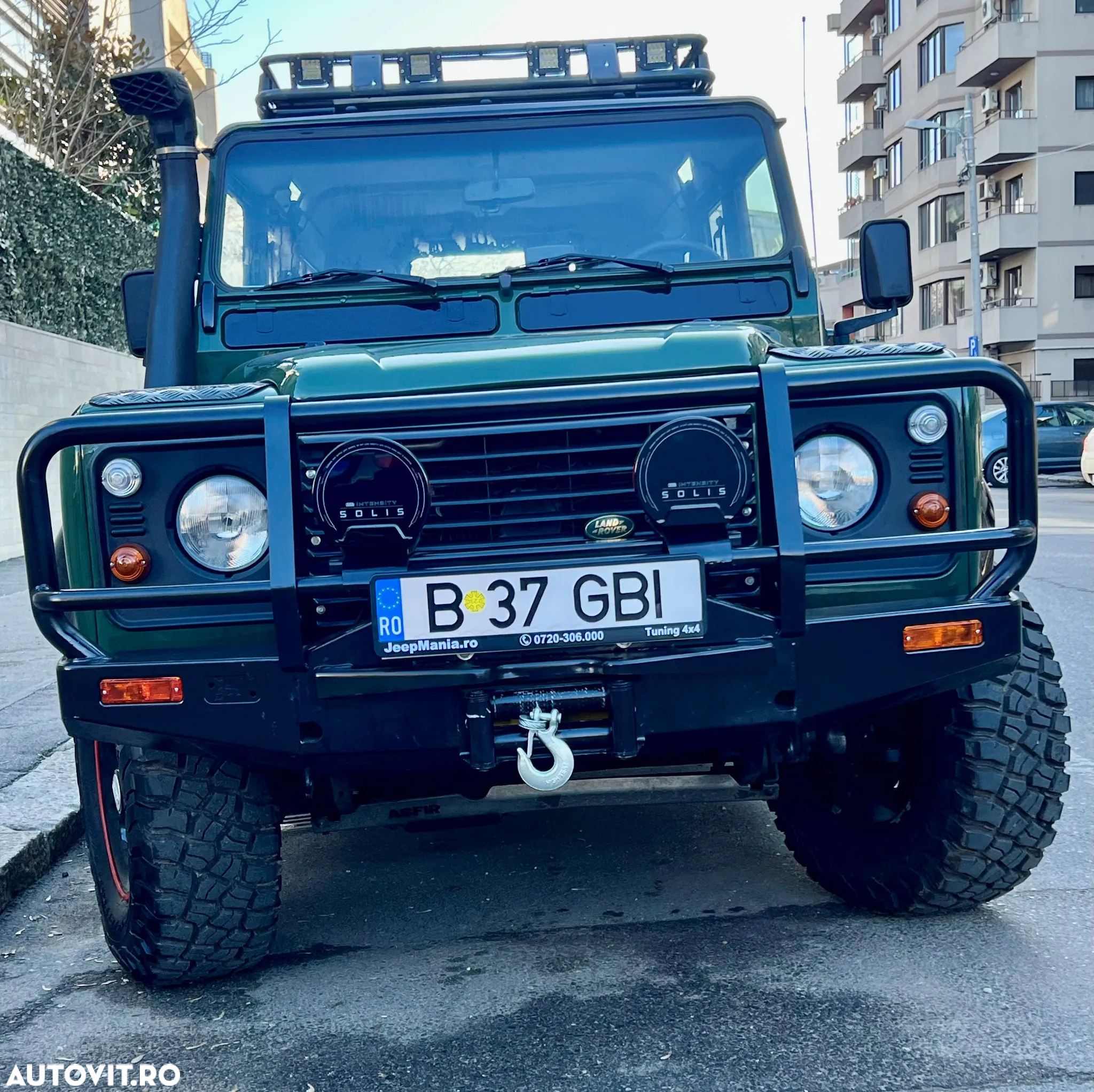 Land Rover Defender 110 S/W - 2