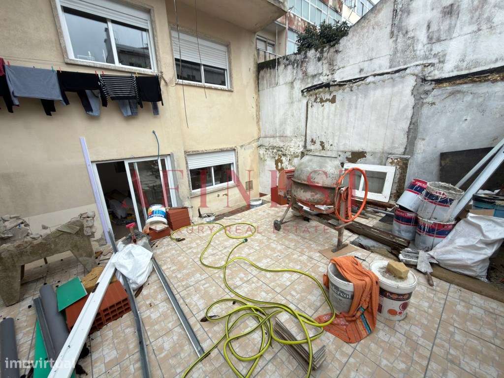 APARTAMENTO T2 RENOVADO COM AMPLO TERRAÇO NA PRAÇA DA IGREJA - AMADORA-16