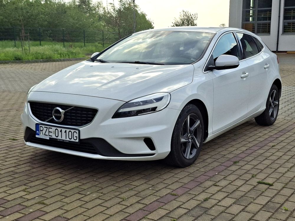Volvo V40 II D3 R-Design Momentum 2018