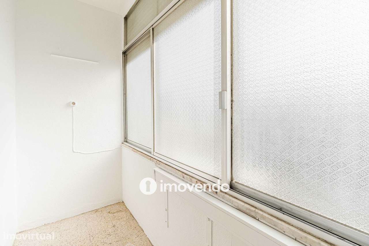 Apartamento T2 com áreas amplas, em Odivelas-34