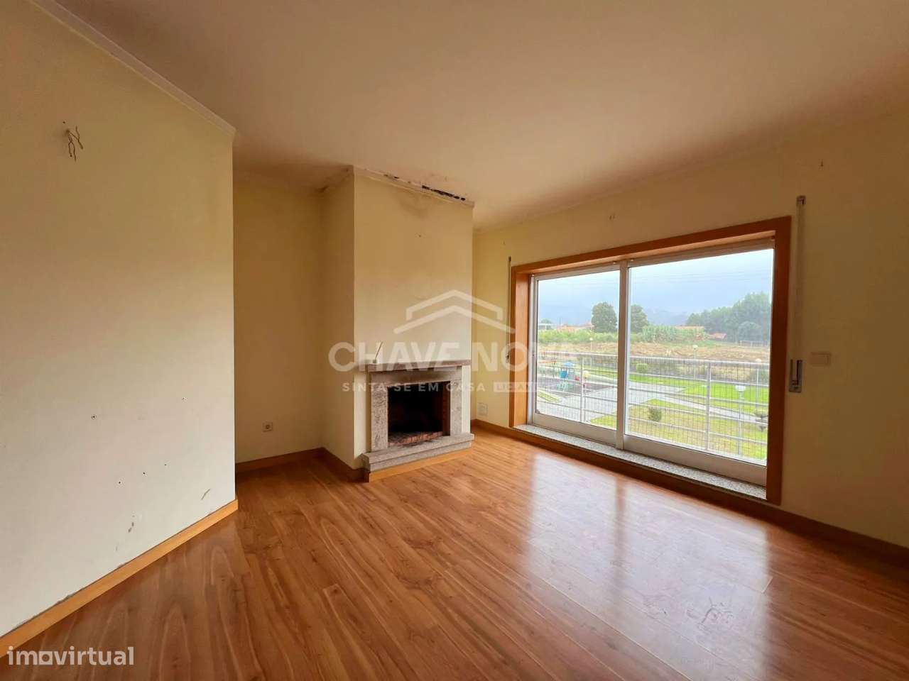 Apartamento T2 c/ Lugar de Garagem em Canelas (Edifício Prestige)-5