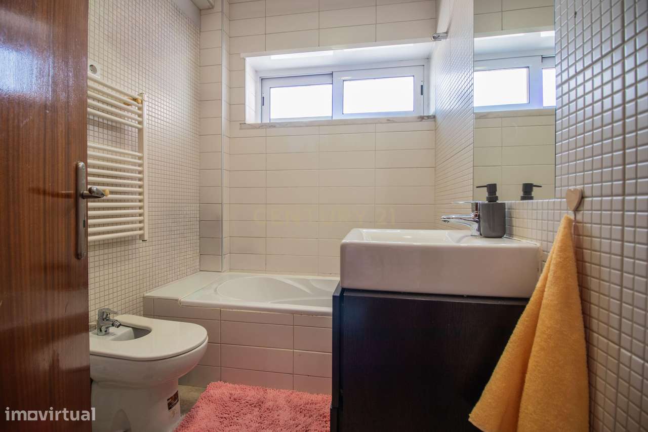 Apartamento T3 em Buarcos, a 900 metros da Praia, com elevador e excel-15
