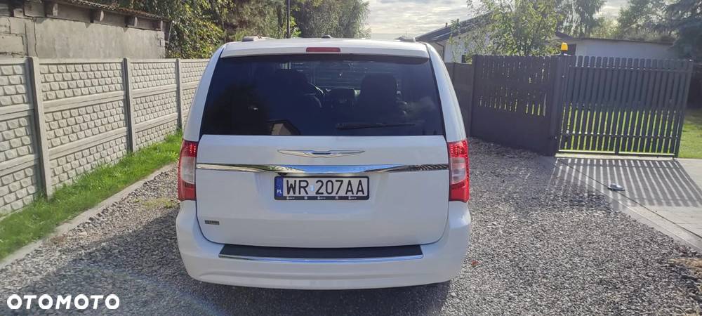 Chrysler Town & Country 3.6 Limited - 12