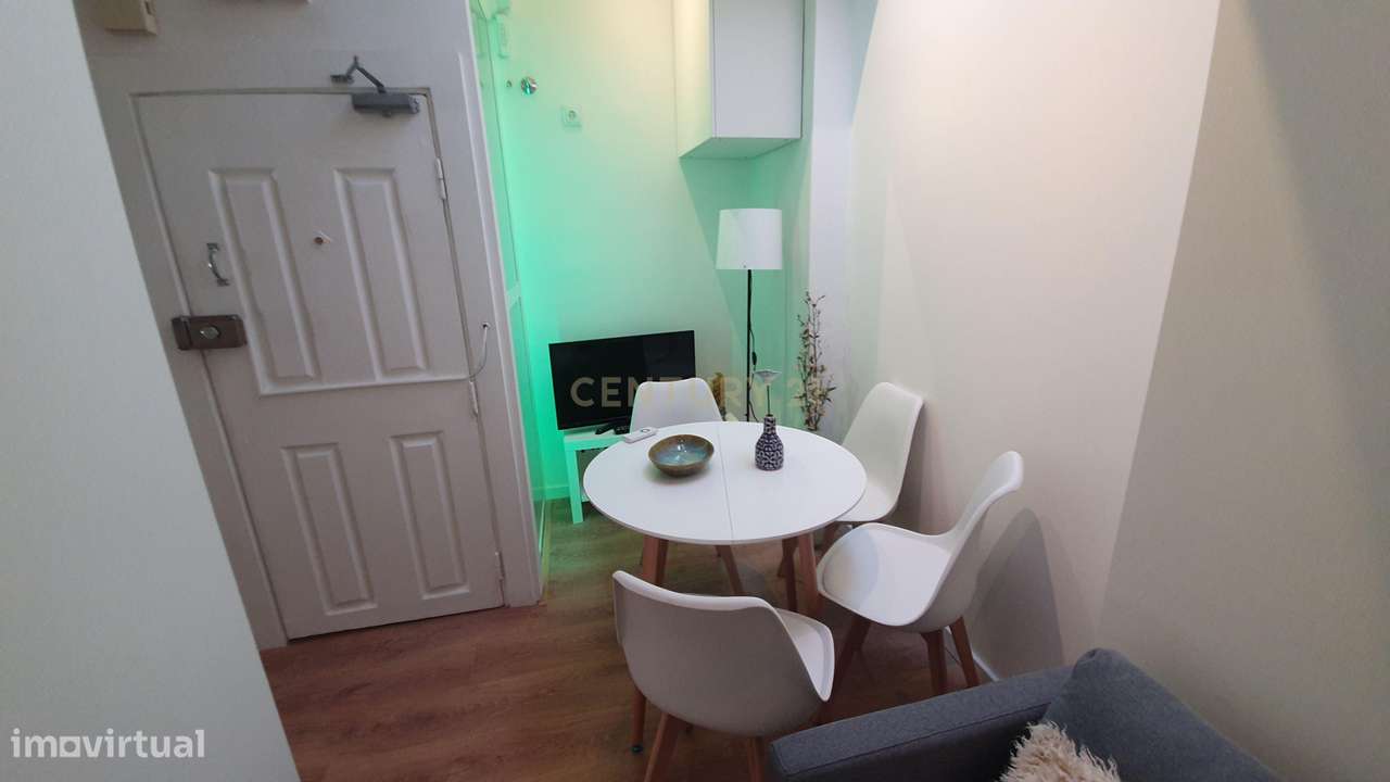 Prédio no Bairro Alto Remodelado com 3 Apartamentos e Loja, um Sonho p-21