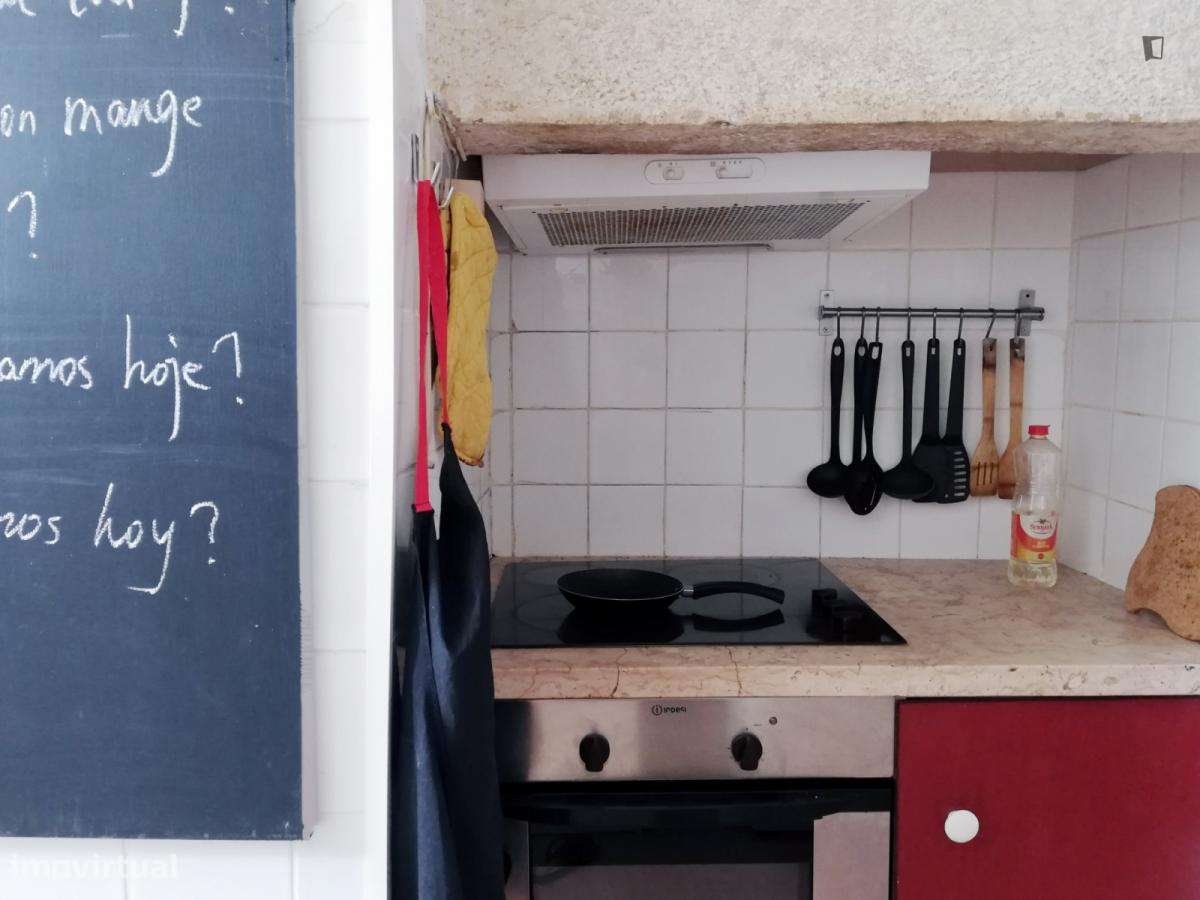 Quarto - localizado em Santos Lisbon - Grande imagem: 4/9