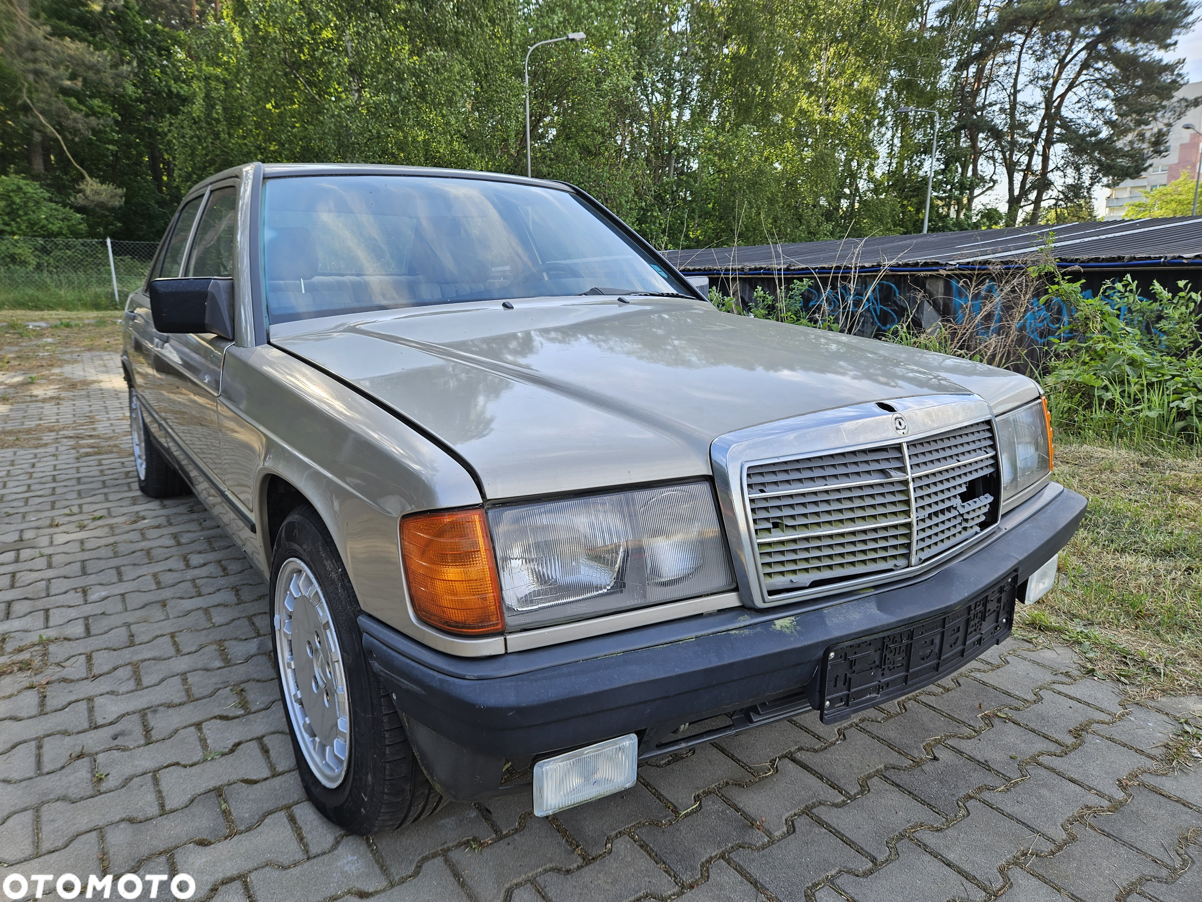 Mercedes-Benz W201 (190) - 2