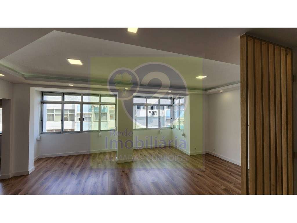 Apartamento T3, transformado em T2-5