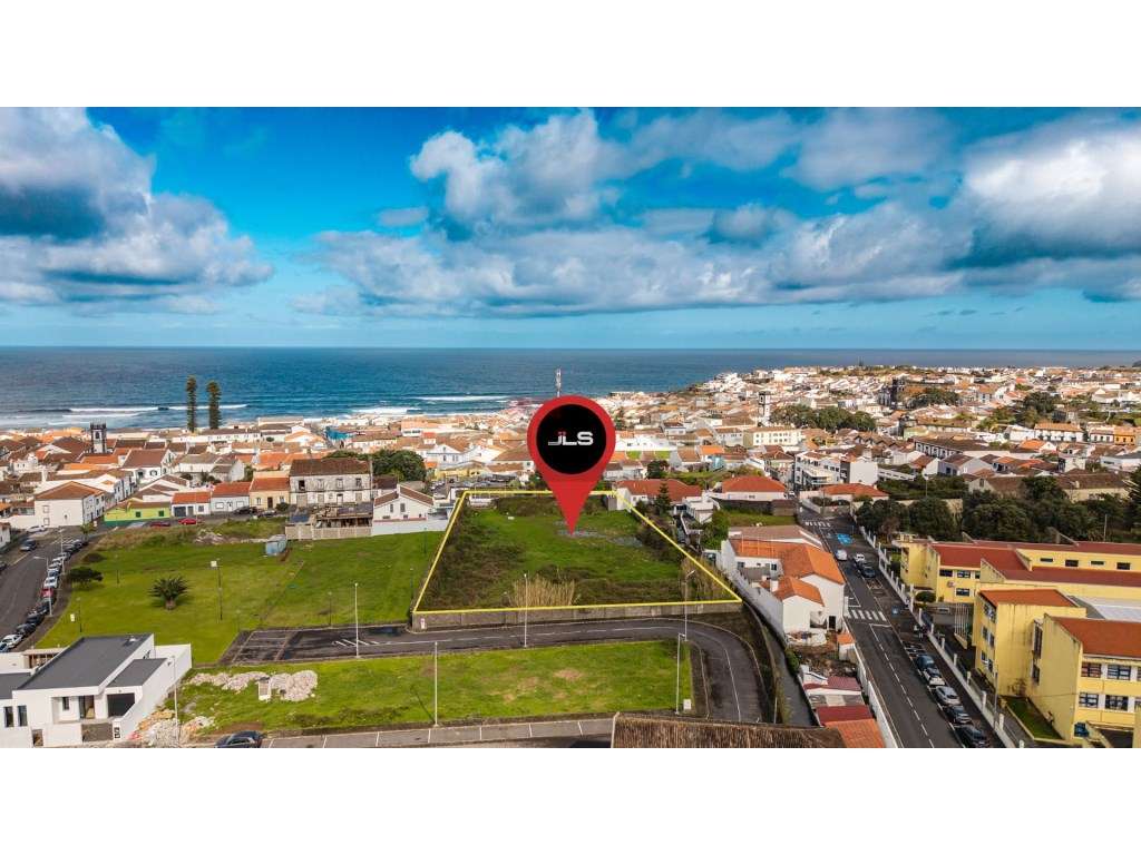 Terreno Urbano no Centro da Ribeira Grande com 3530 m2 - Grande imagem: 2/9