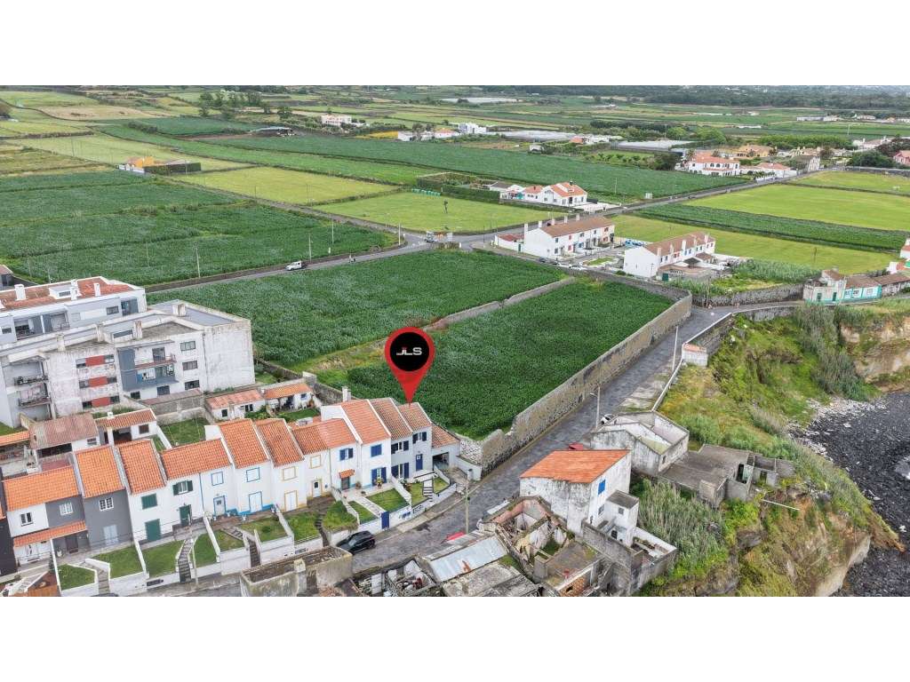 Moradia T4 com Garagem e Quintal nas Calhetas - Ribeira Grande-30